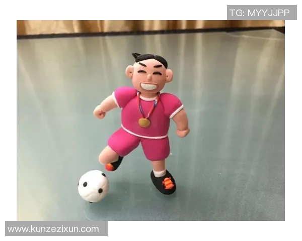 捏泥人艺术与足球明星结合的创意之旅探索与分享