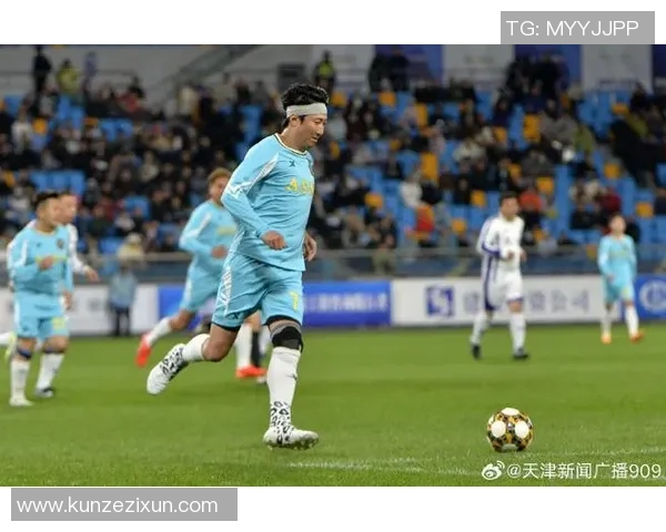 足球明星化身路人挑战街头反应引发热议视频曝光