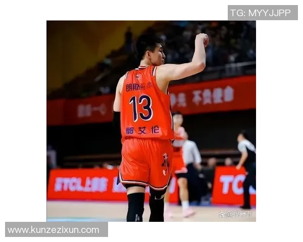 足球明星意外受伤影响职业生涯球迷心痛不已的背后故事